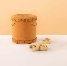 Carica l&#39;immagine nel visualizzatore di Gallery, Tiricche di mandorle e miele in mini cappelliera da 400g